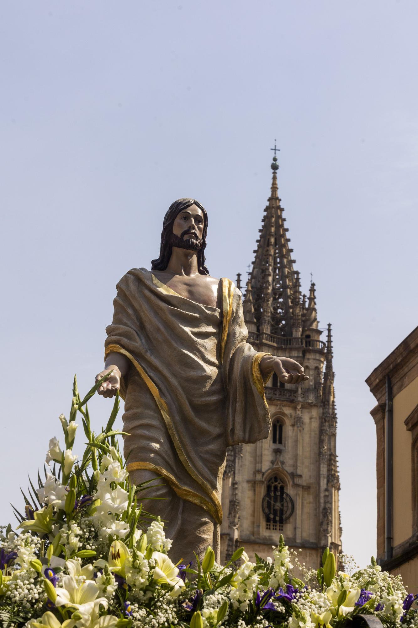 Oviedo despide a lo grande la Semana Santa: mira las fotos de la procesión del Resucitado