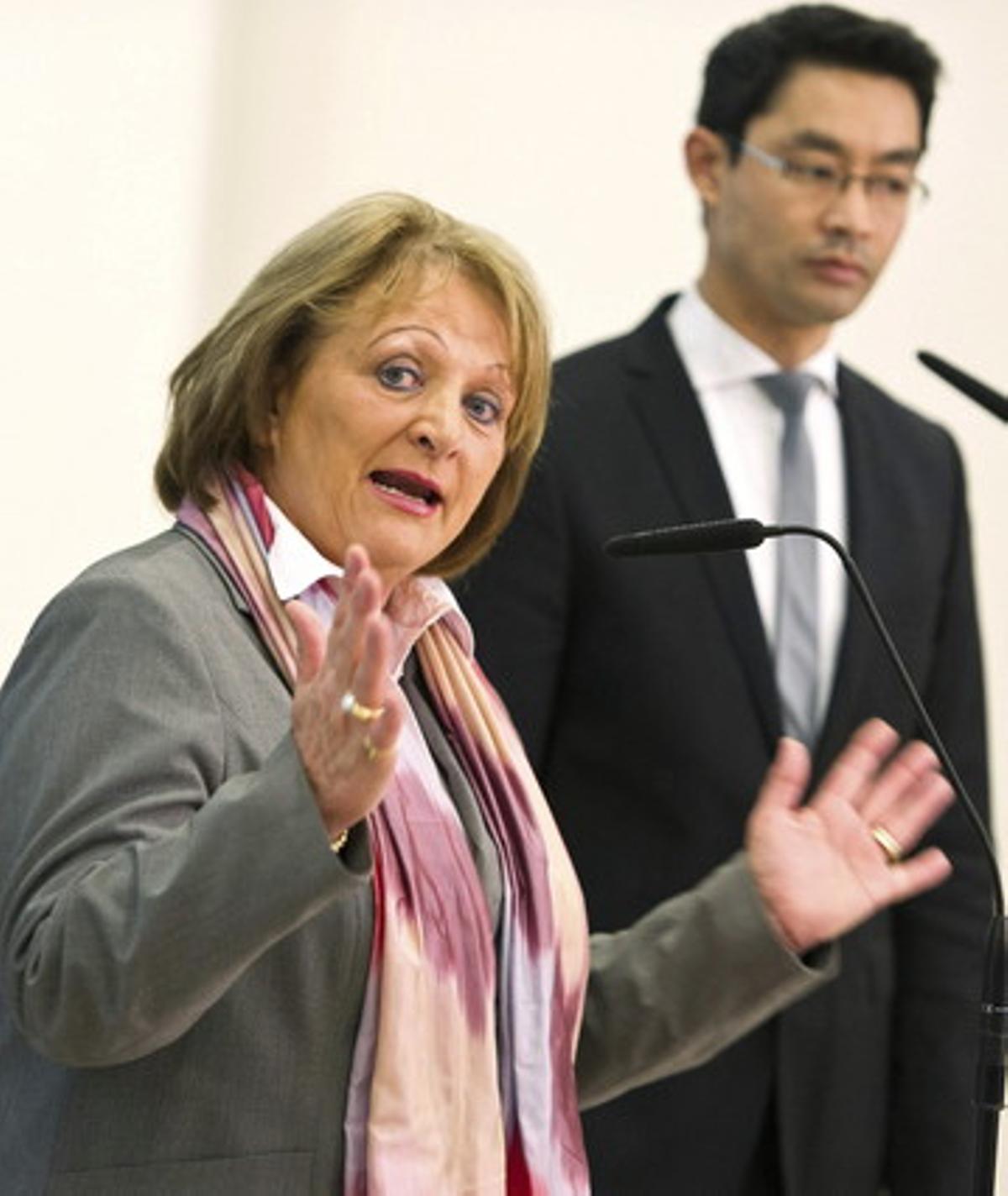 La ministra alemana de Tecnología, Leutheusser-Schnarrenberger, y el de Economía, Rösler