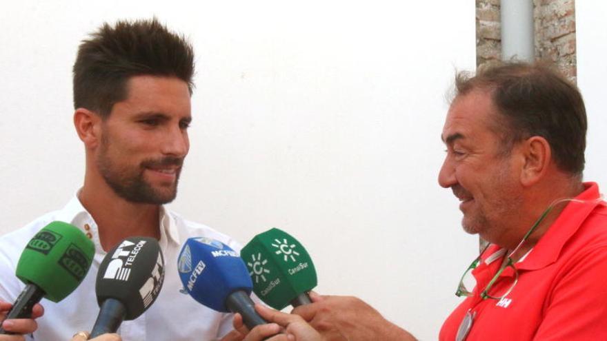 Adrián, hoy hablando a la prensa.