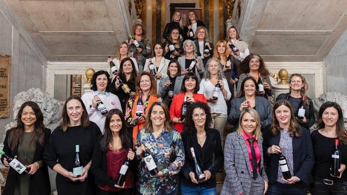 Las participantes de un evento de Mujeres del Vino en el palacio Santoña de Madrid, en noviembre del 2023.