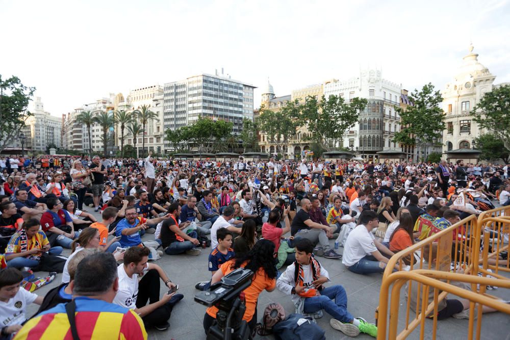 Ambiente en la plaza del Ayuntamiento de València