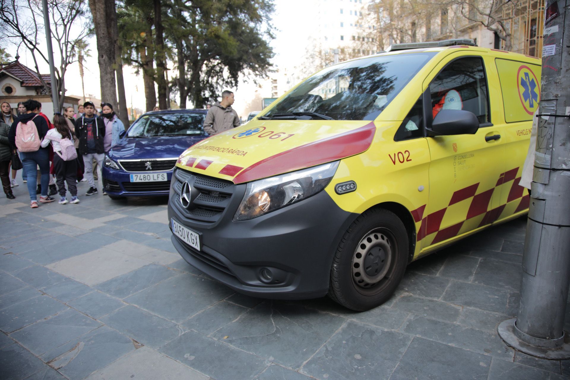 Una joven de 23 años muere en Palma al degollarse en el Müller de Plaza de España