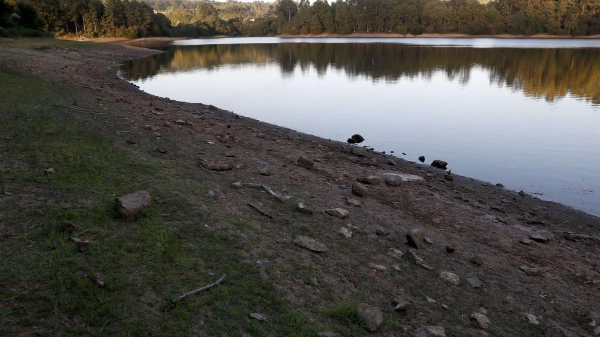 Estado del embalse vigués de Zamáns ayer.