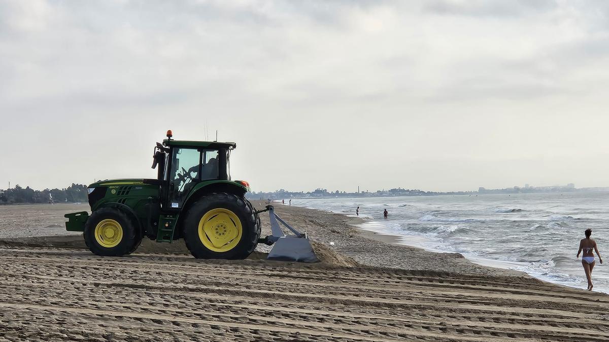 Playas de Sagunt: Comienza la eliminación de los altos escalones que complicaban el acceso