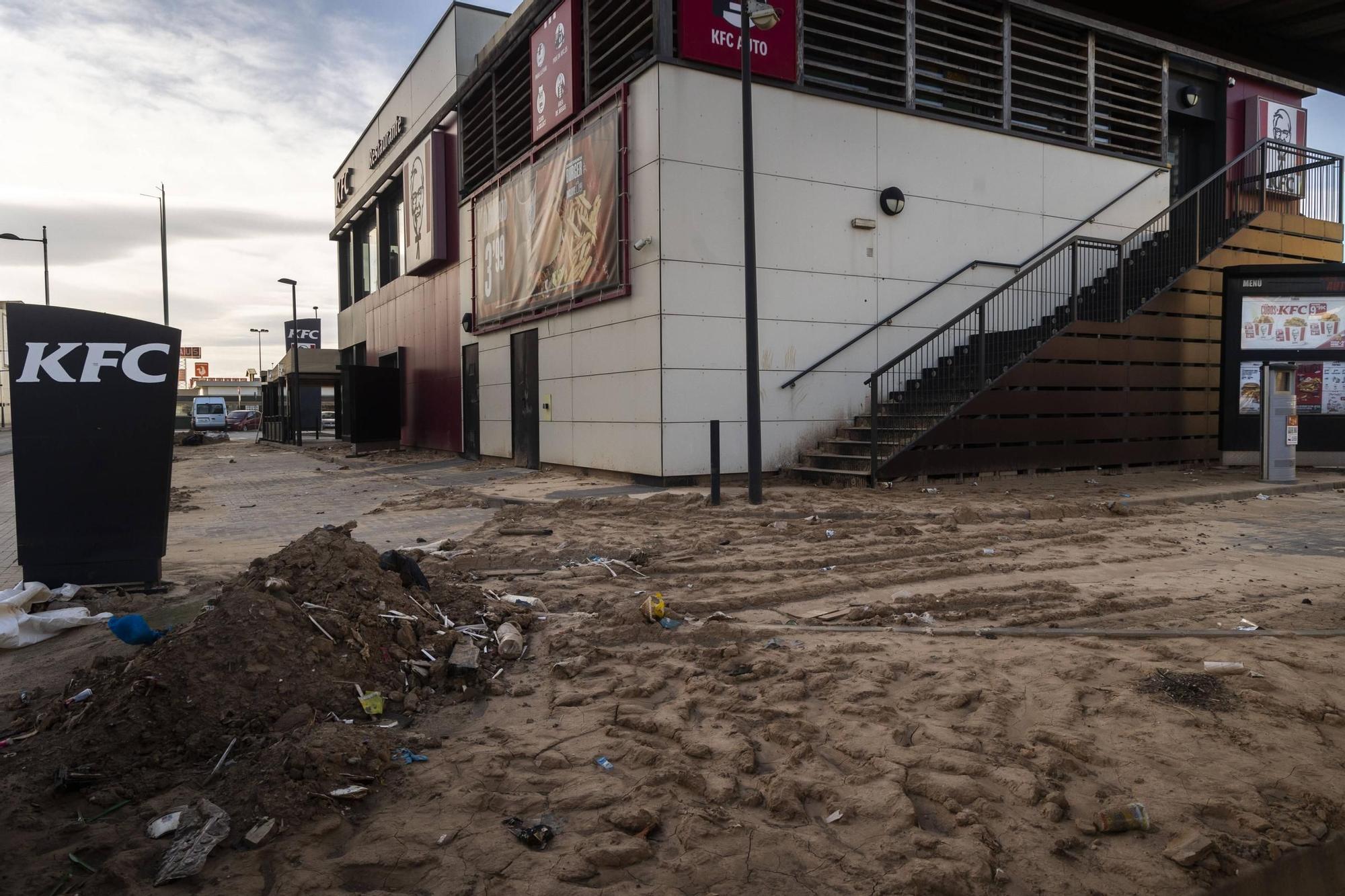 Establecimiento de comida rápida cerrado en Alfafar.