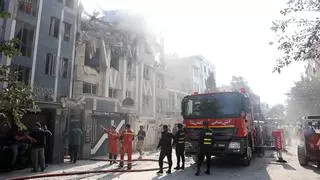 Israel bombardea docenas de objetivos en Irán y mata al jefe de la Guardia Revolucionaria iraní