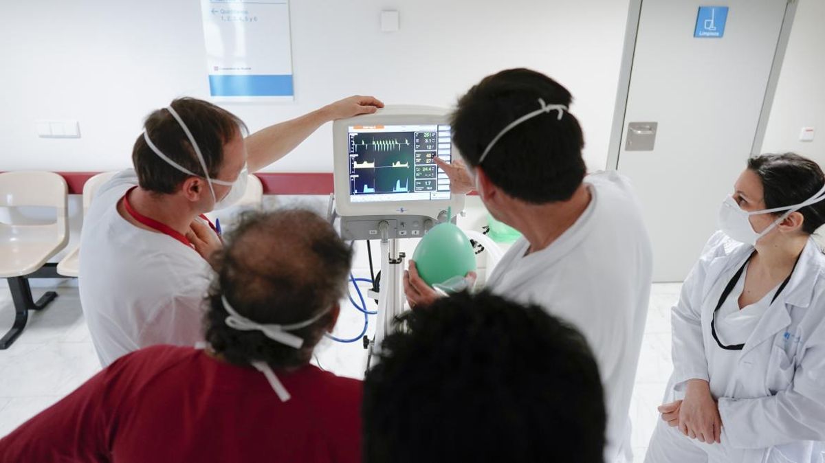 Un equipo médico de un hospital madrileño.