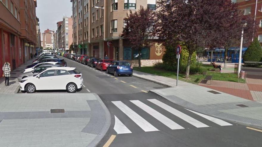 Atropellan a una niña de 14 años en un paso de cebra en Gijón