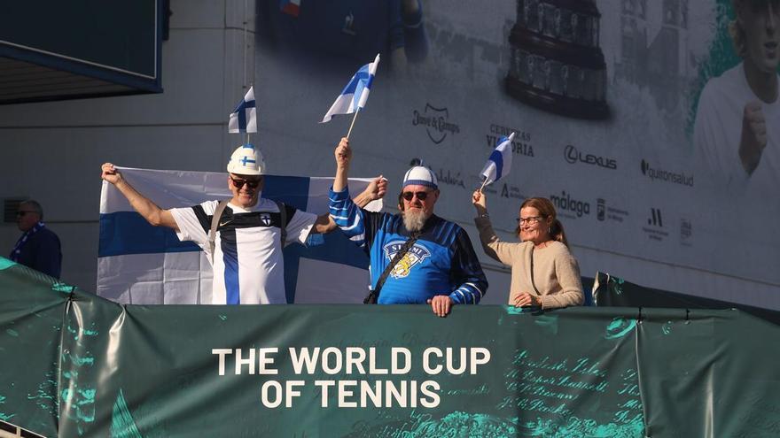 La afición de Finlandia tiñe de blanquiazul el Carpena en el primer día de la Copa Davis