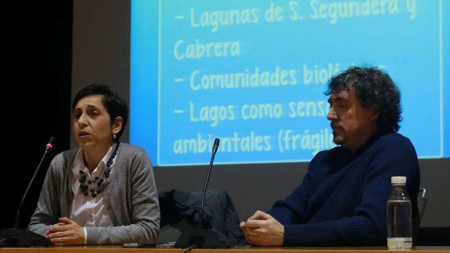 Ana Isabel Negro y Javier Morales, durante su conferencia en Campus Viriato.