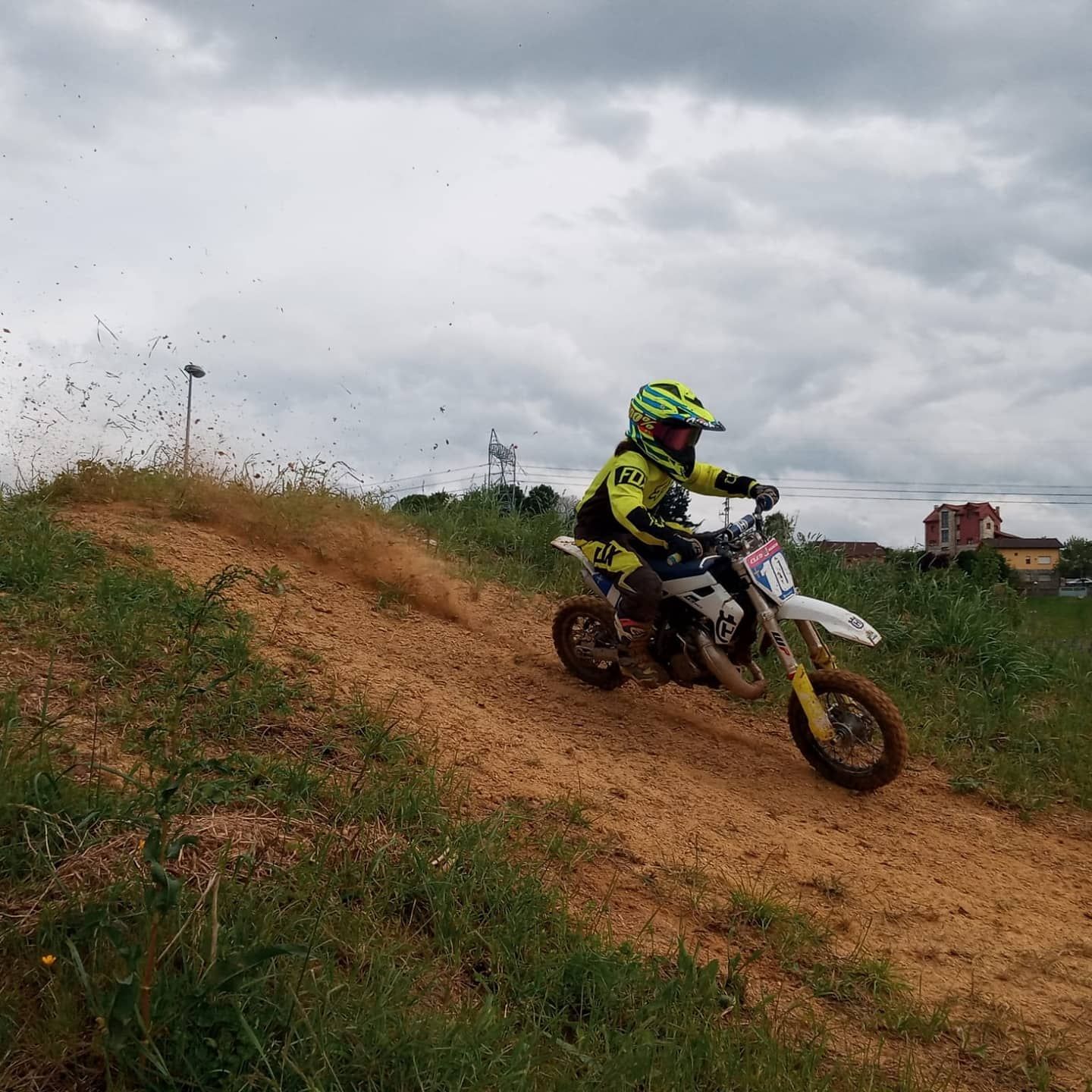 La pequeña Cloe Marrón lidera el campeonato de España de motocross