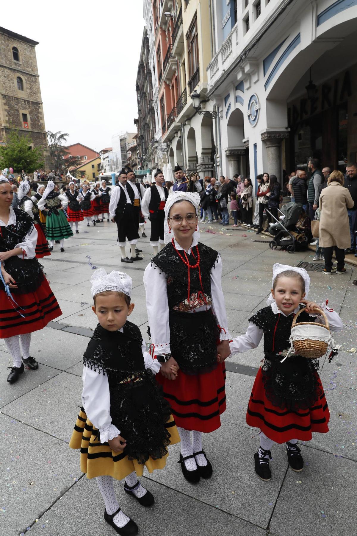 EN IMÁGENES: El desfile de carrozas del Bollo en Avilés