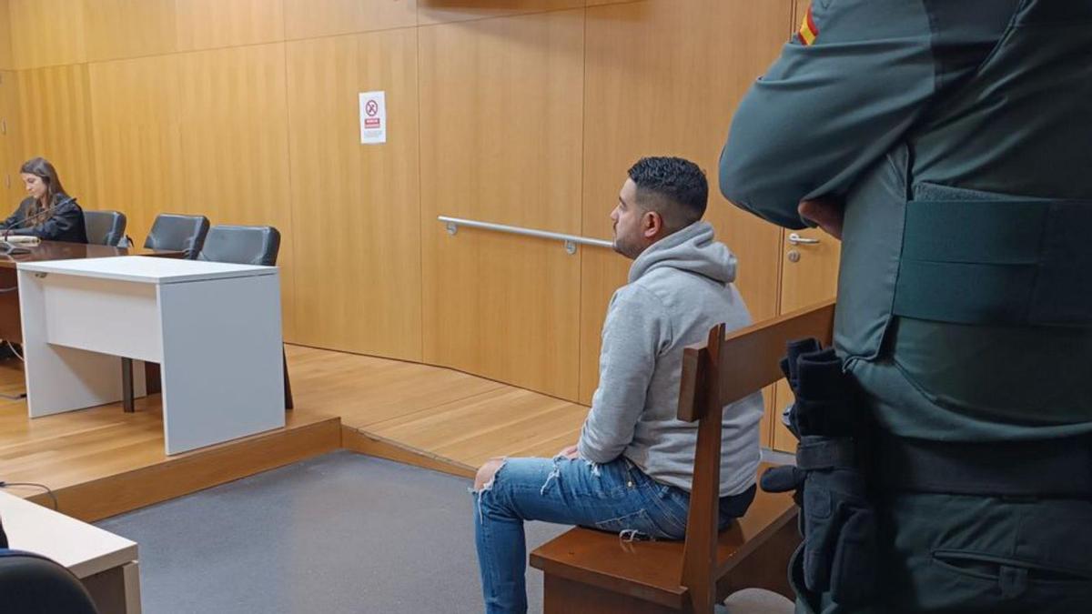 El investigado por los robos, en el juicio en el que aceptó una condena por acoso. | FdV