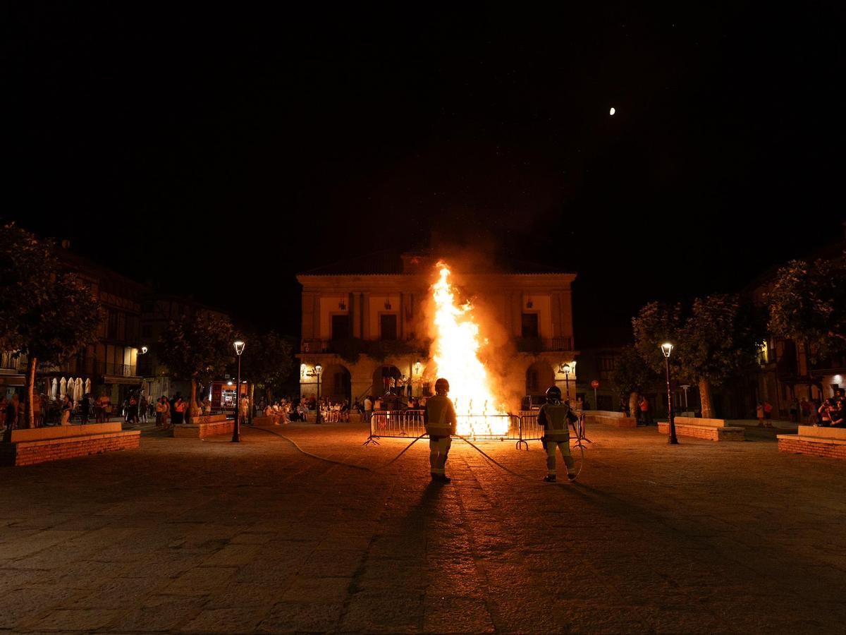 Una noche mágica en las hogueras de la noche de San Juan en Tagarabuena y Toro Una noche mágica en las hogueras de la noche de San Juan en Tagarabuena y Toro