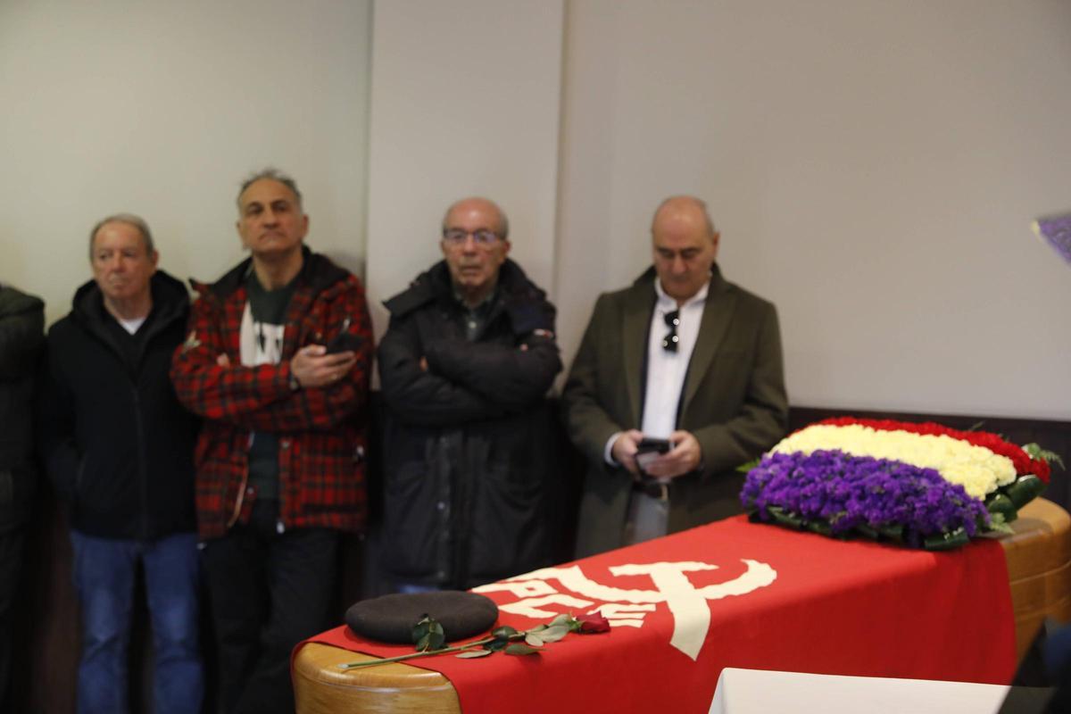 Acto de despedida de Vicente Gutiérrez Solís en el tanatorio de Langreo
