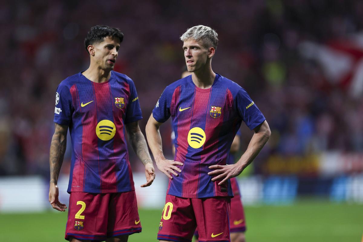 Olmo y Cancelo, durante el partido ante el Atlético de Madrid