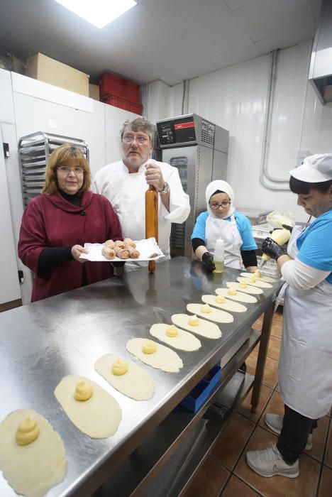 Xuixos de diferents gustos i congelats al nou obrador de Can Castelló