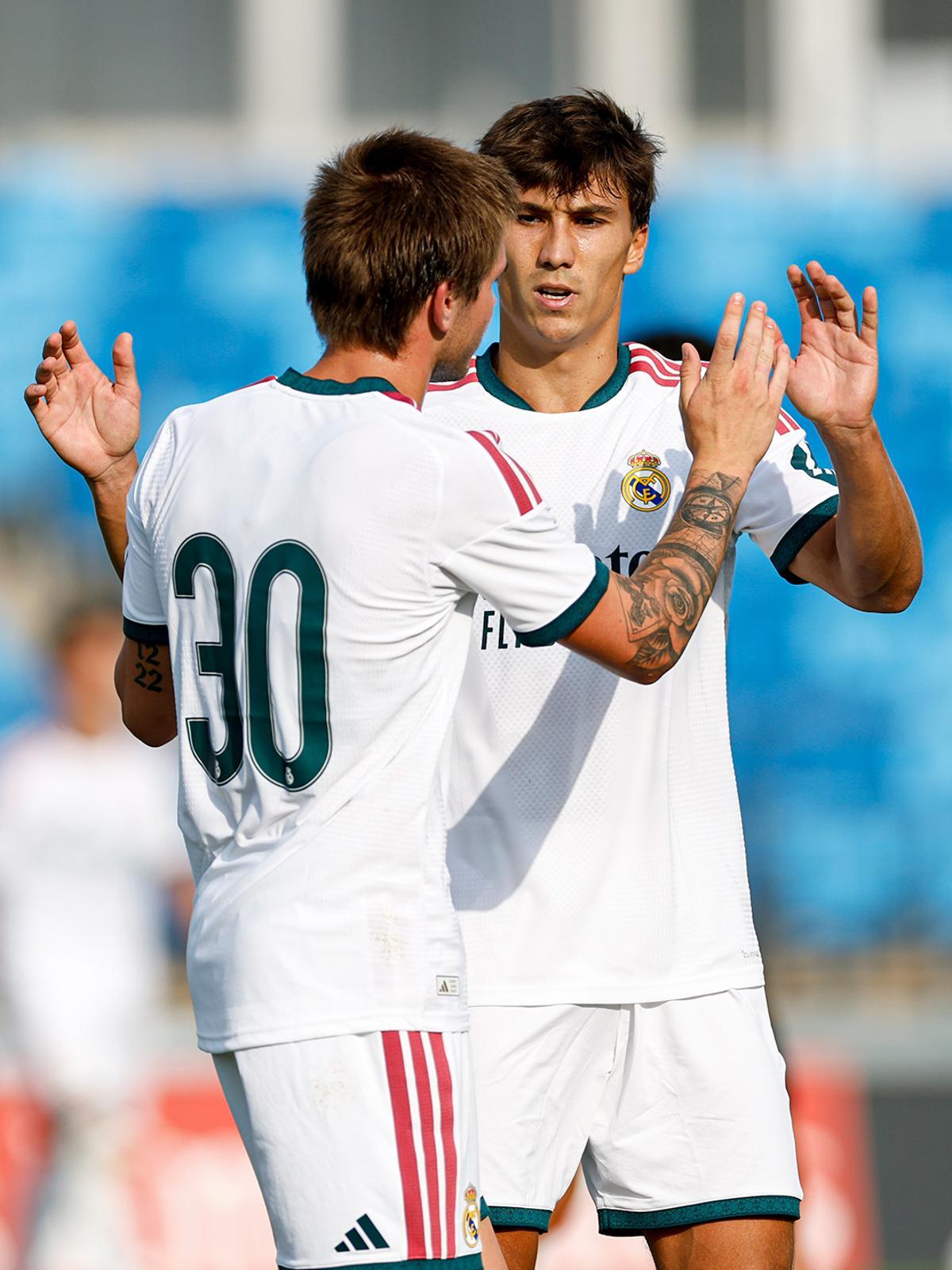 Gonzalo y Mastantuono celerban un gol en el partido contra el Leganés.