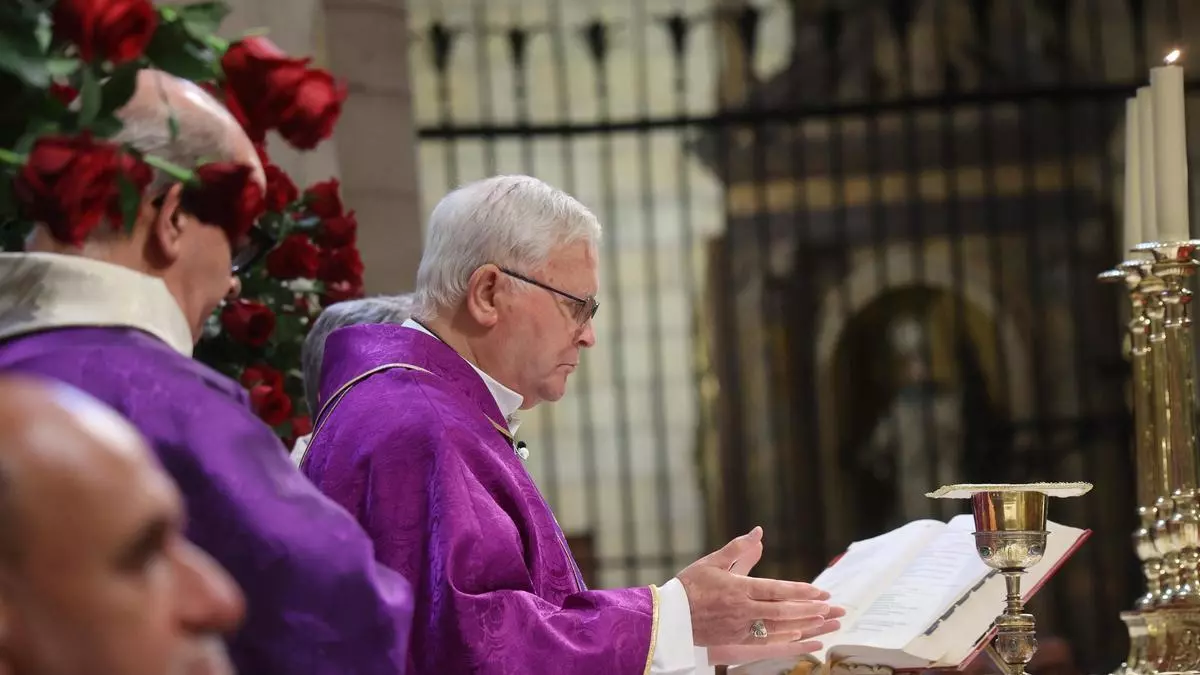 El obispo oficia la misa funeral por el alcalde José Ballesta en la Catedral de Murcia
