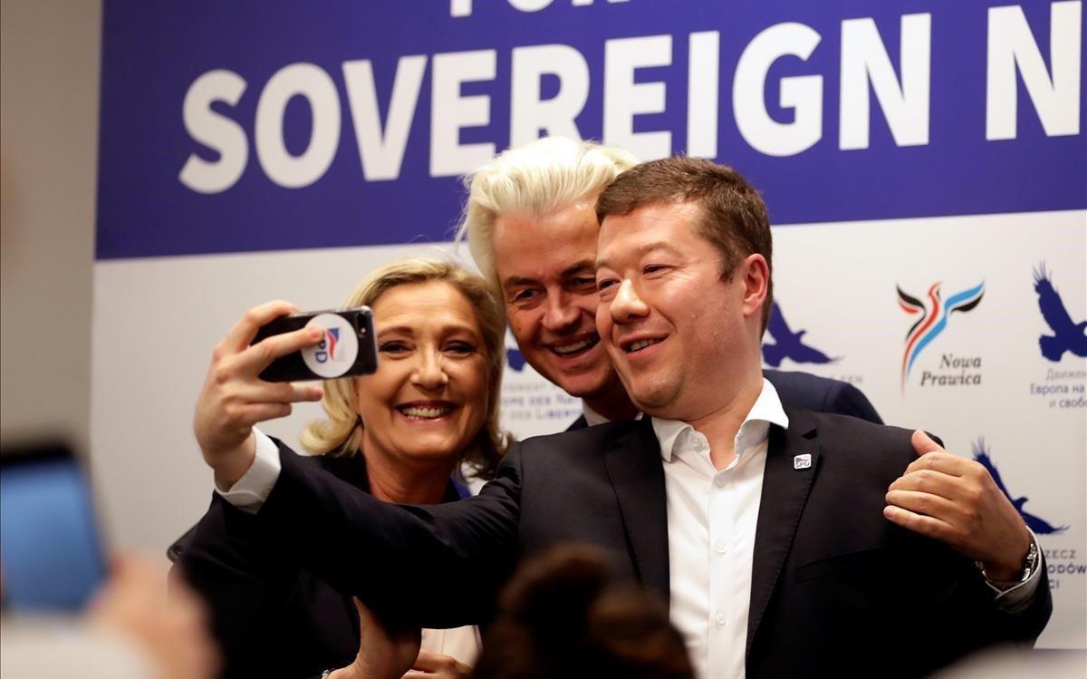 Le Pen, Okamura y Wilders se hacen una foto en Praga.
