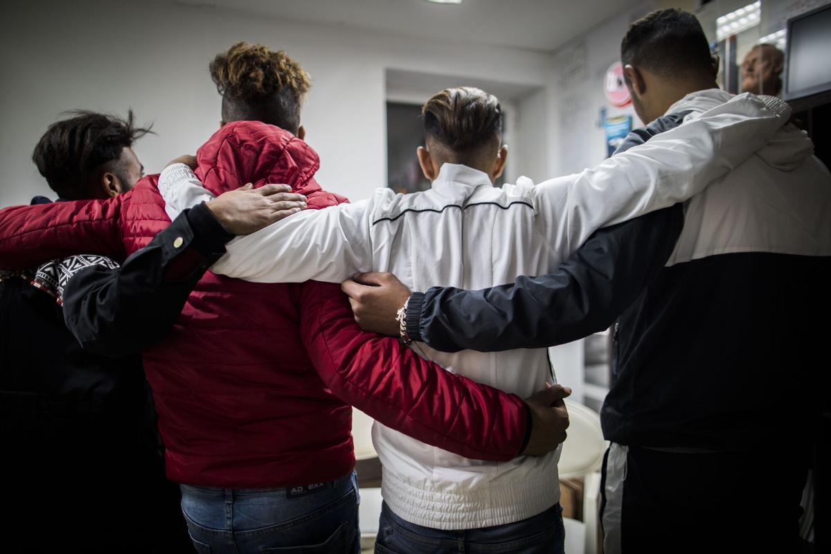 Menores migrantes tutelados por la Generalitat Valenciana, en un piso tutelado.