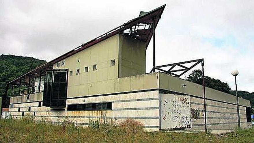 El edificio del CEMPA, inaugurado a finales de 1996 y que nunca se ha utilizado.