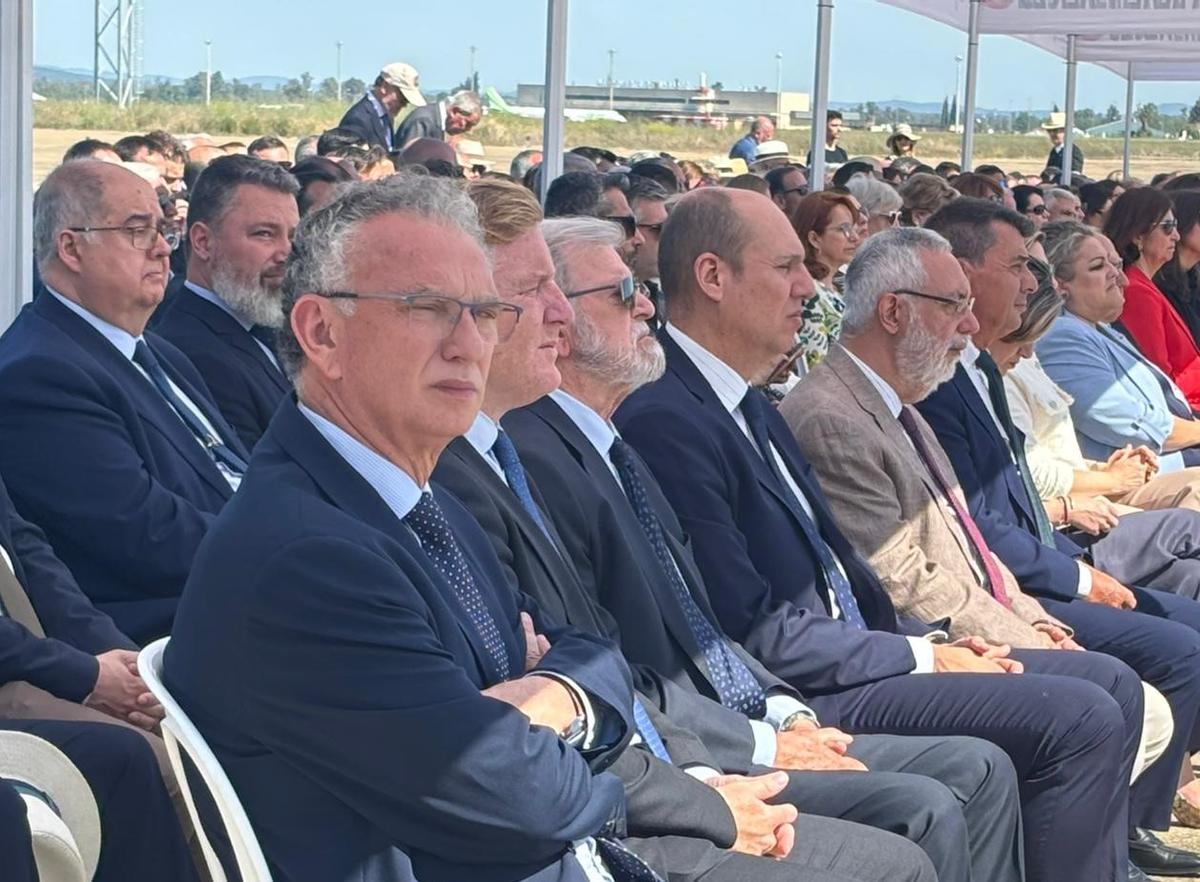 José Luis Quintana e Ignacio Gragera, durante un acto este viernes en la Base Aérea de Talavera la Real (Badajoz).