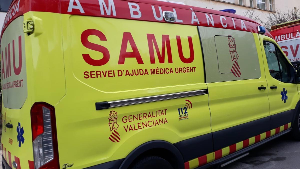 Archivo - Imagen de archivo de una ambulancia del SAMU en Alicante.