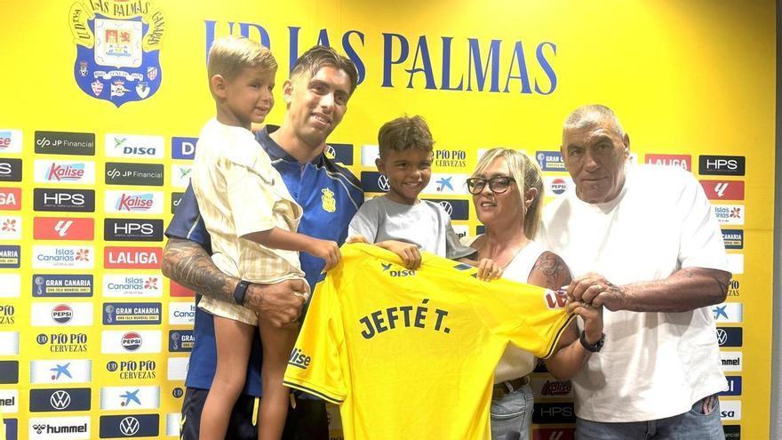 Presentación de Jefté como nuevo jugador de la UD Las Palmas