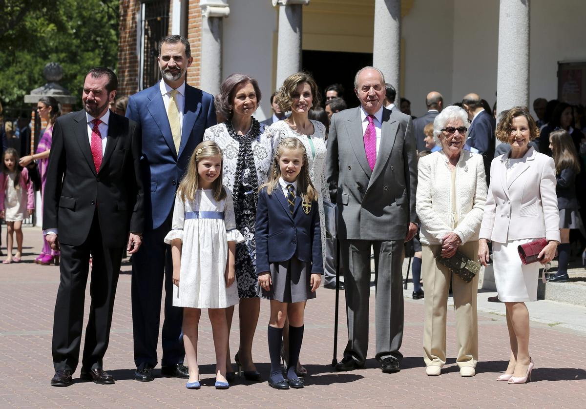 Jesús Ortiz, Felipe VI, la Infanta Sofía, doña Sofía, Leonor, Princesa de Asturias; la Reina Letizia, don Juan Carlos, Menchu Álvarez del Valle y Paloma Rocasolano.