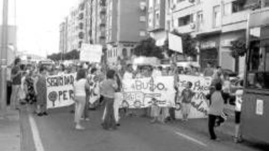 Los residentes cortan la entrada a Aldea Moret