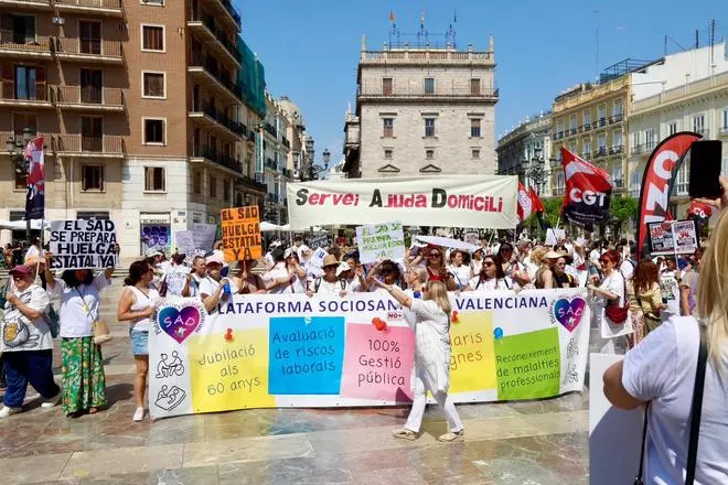 Las trabajadoras del SAD salen a la calle para exigir condiciones dignas y un servicio de calidad