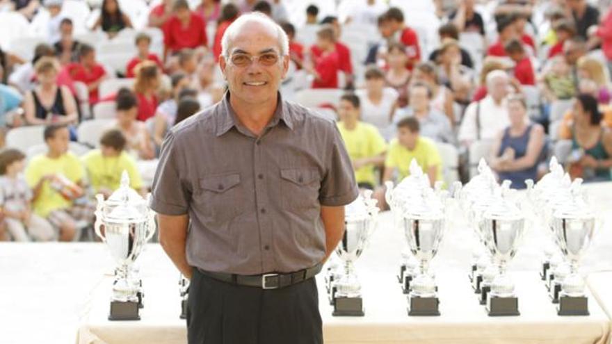 Bufí posa minutos antes del comienzo de la Fiesta del Fútbol Pitiuso.