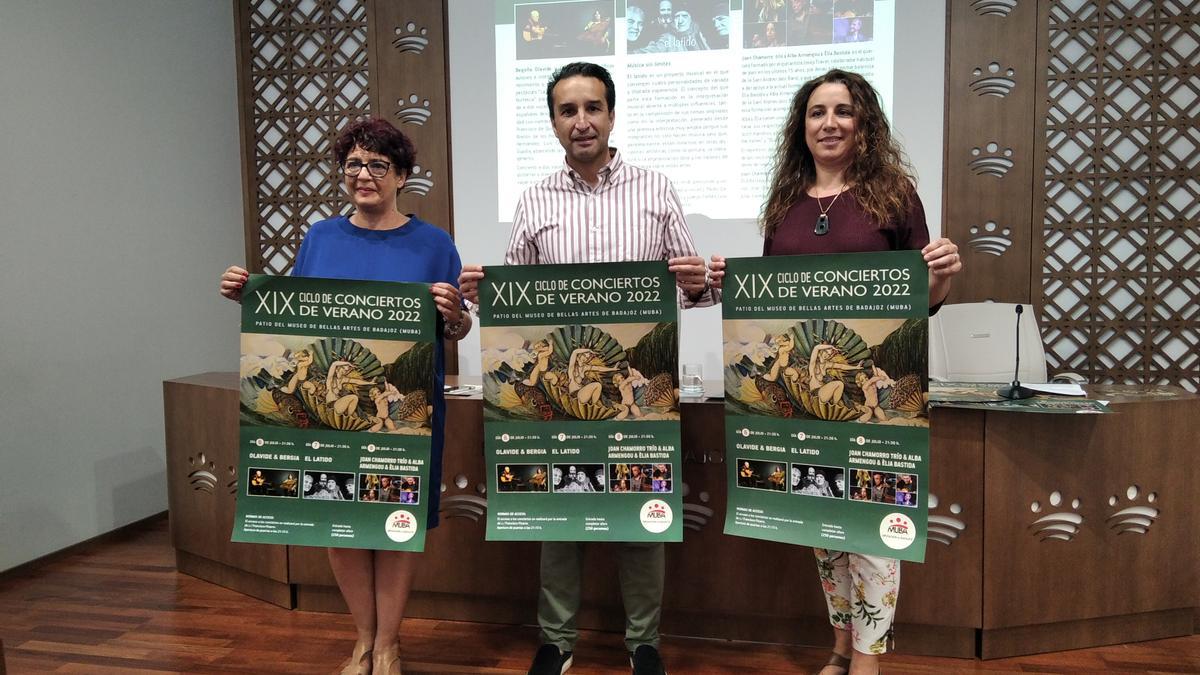 Emilia Parejo, Ricardo Cabezas y María Teresa Rodríguez, ayer.