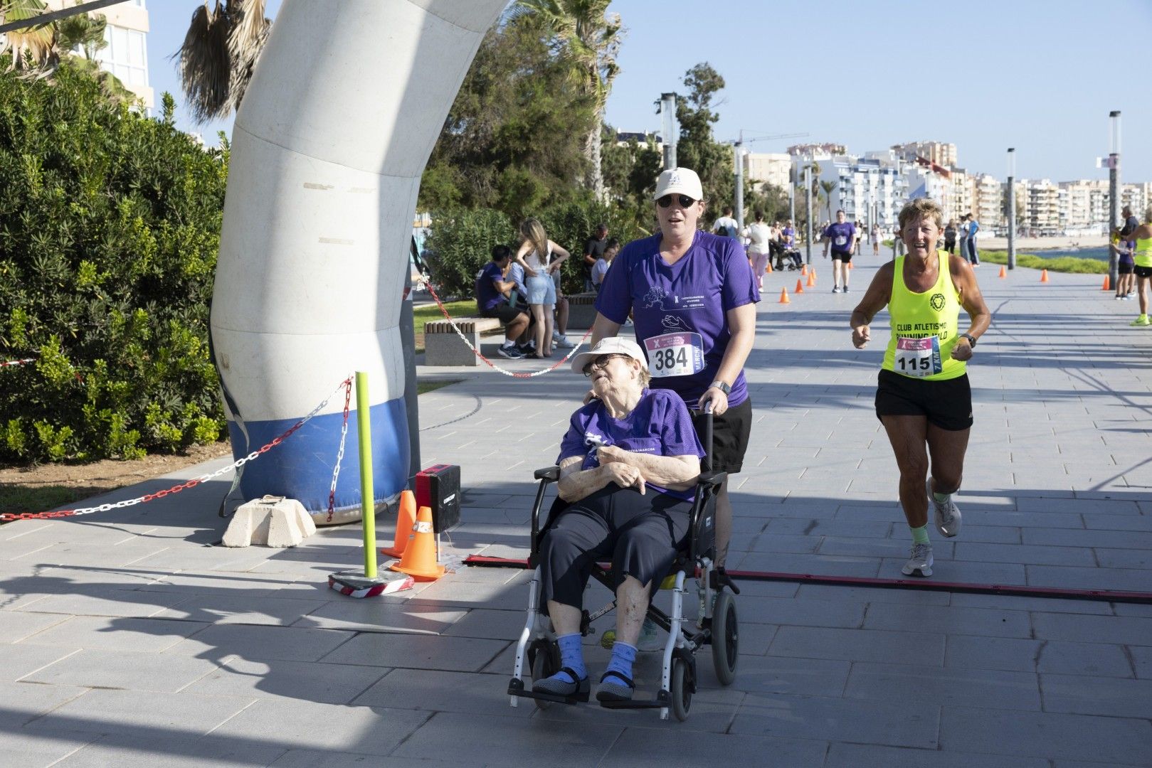 Así fue en imágenes una nueva edición de la carrera solidaria de AFA Torrevieja