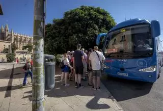 Los transportistas tendrán restricciones desde el día 12 en la entrega y recogida de viajeros en la Escollera