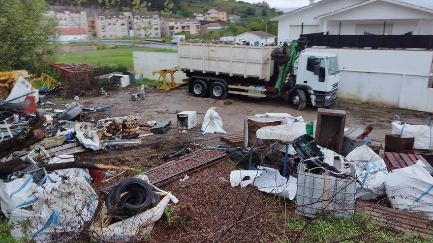 El BNG de Poio lleva al Concello las quejas vecinales por falta de limpieza en una parcela de Raxó