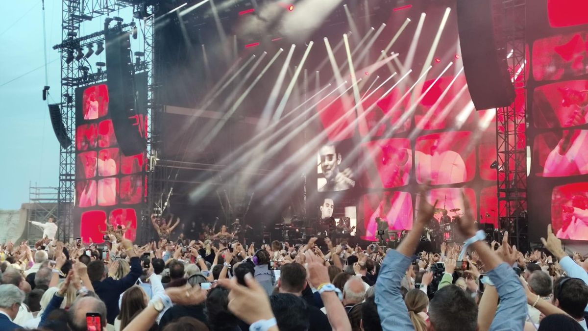A moment from the concert that Robbie Williams has given in the port of Malaga.