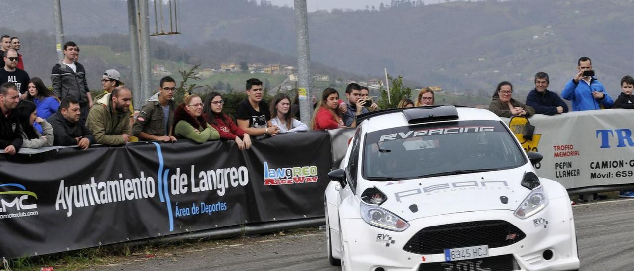 Una de las actividades del Langreo Motor Club en el circuito de Cisvial, en el alto de Santo Emiliano. | LNE
