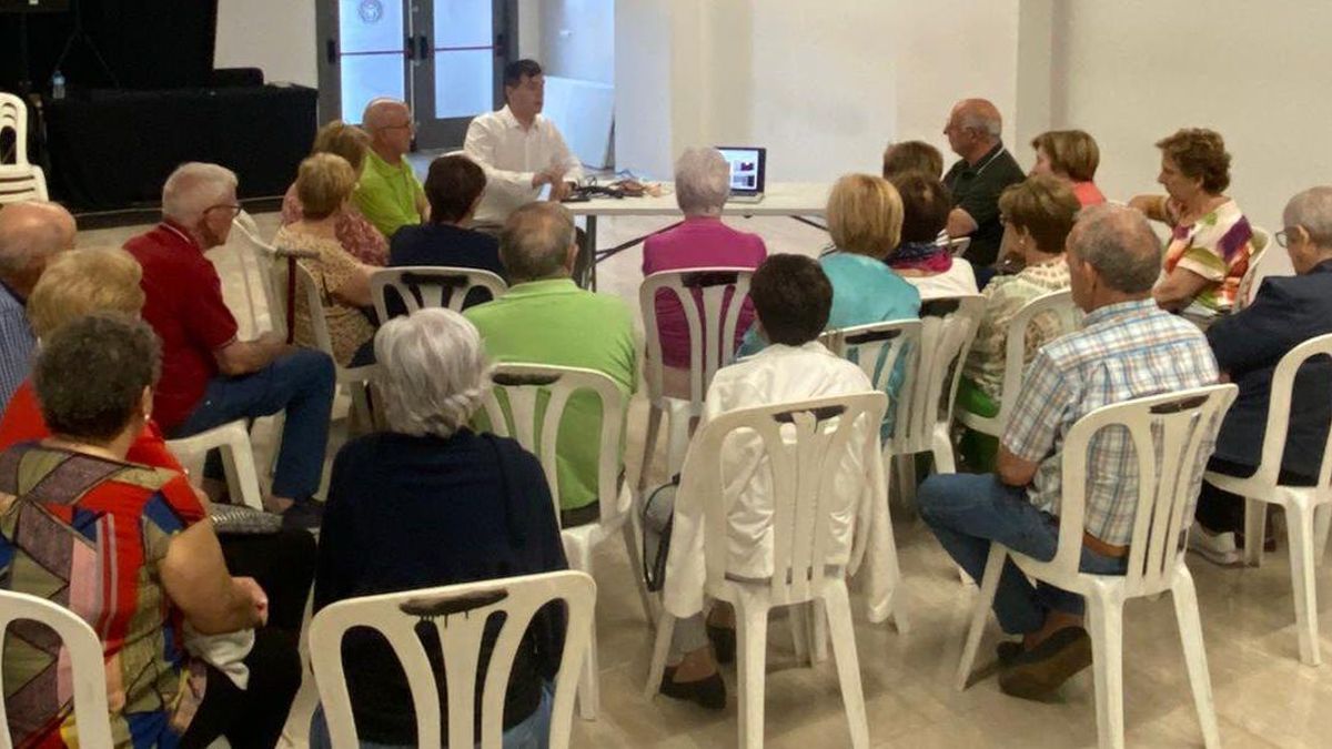Charla de concienciación ciudadana contra los mosquitos.