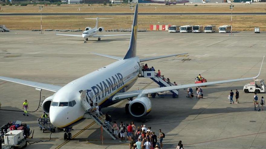 Ryanair amenaza con despidos y cancelaciones por las huelgas