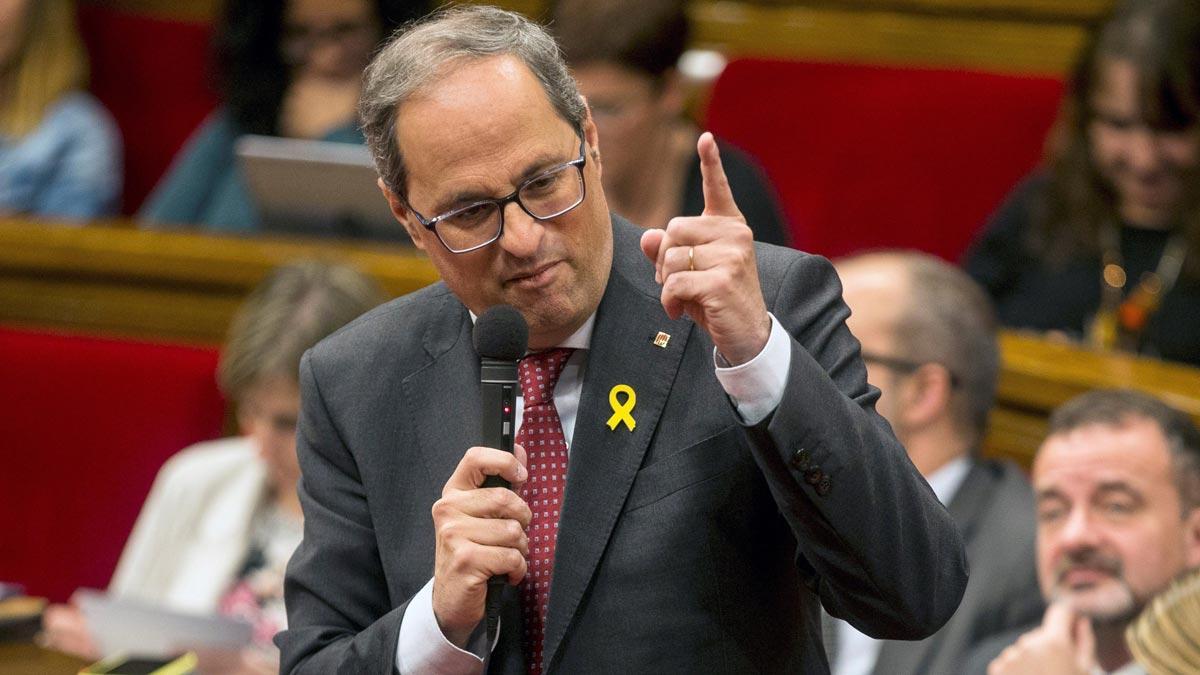 Quim Torra reafirma en el Parlament su defensa de los lazos amarillos.