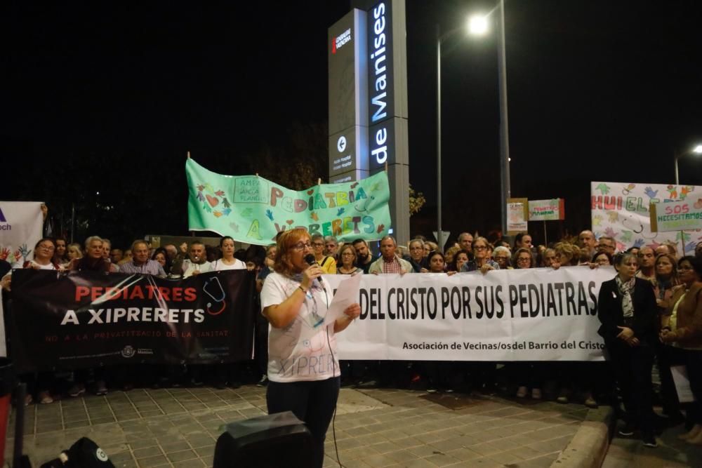 Manifestación en Manises por el recorte de pediatras