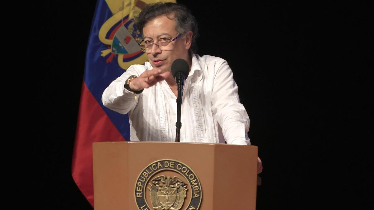 Petro afirma que no puede reconocer elecciones ecuatorianas hechas "bajo estado de sitio"