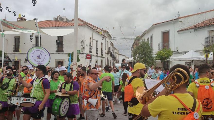 Un festival llena de música de charangas las calles y los bares de Villanueva del Duque