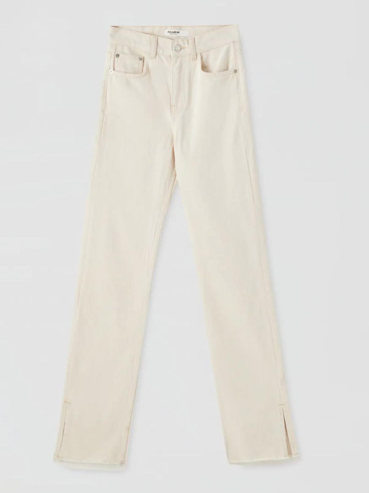 Pantalones blancos de aberturas, de Pull and Bear