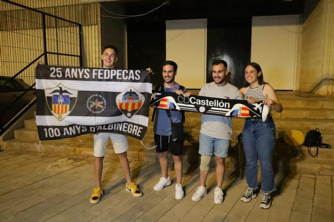 Galería | El autobús de los aficionados albinegros viaja lleno de ilusión a Riazor