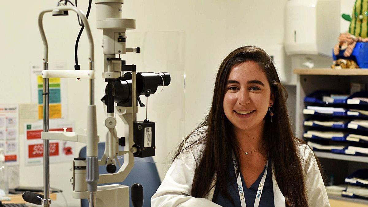 La doctora Marta Redondo, en una consulta del hospital Reina Sofía.