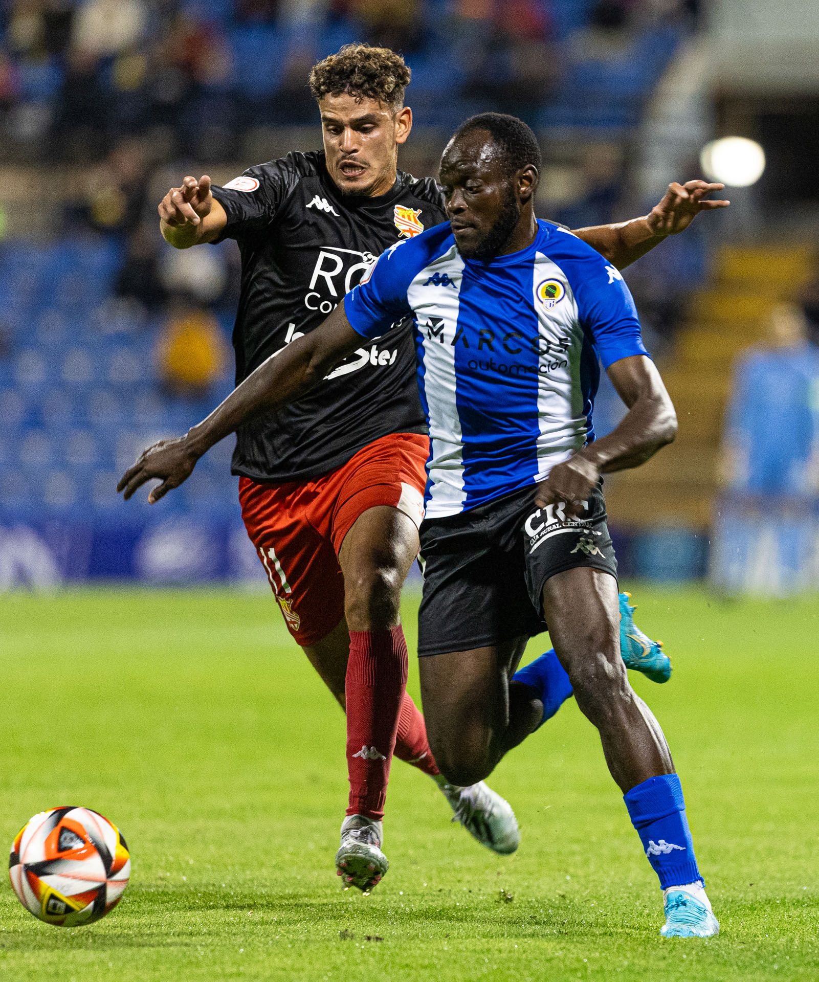 Samu Vázquez da los tres puntos al Hércules