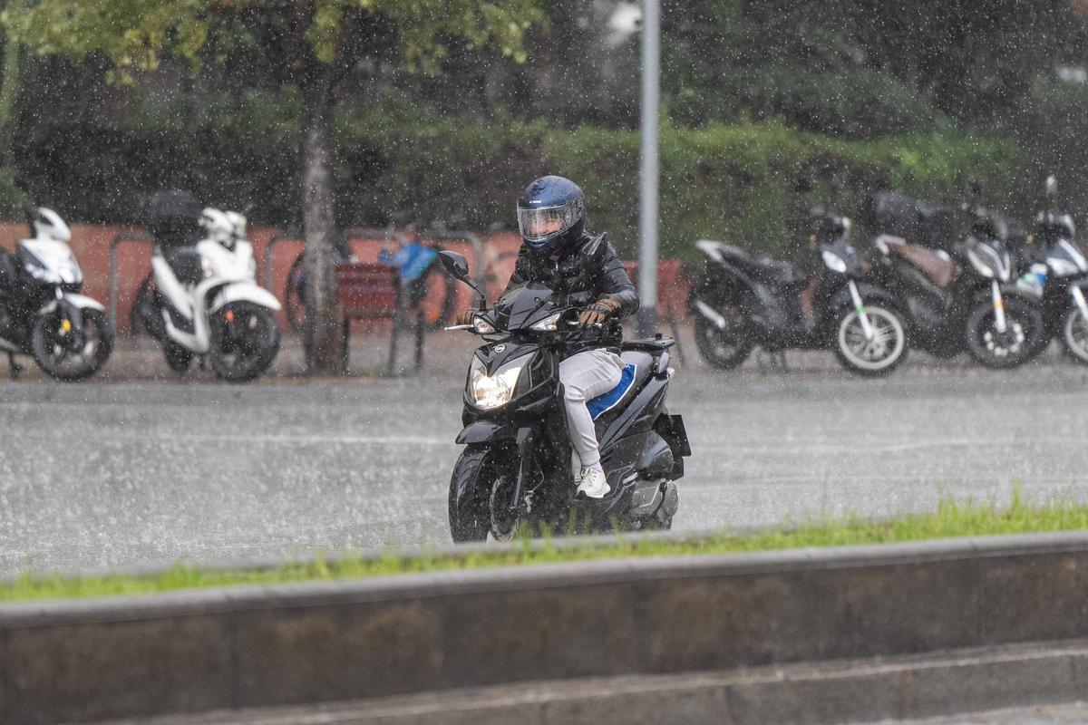 Aguacero en el barrio de Les Corts de Barcelona
